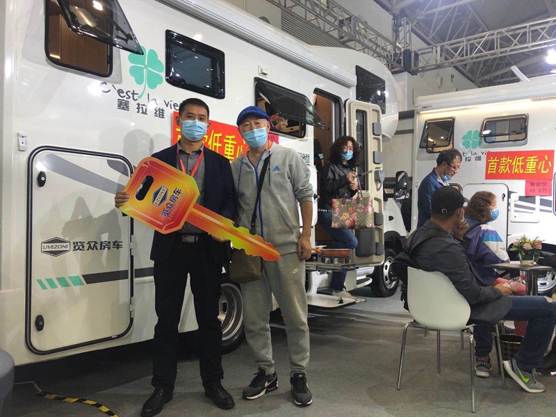 從這選房車的顧客怎么這么多？