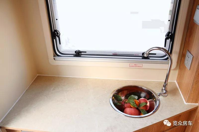 房車還就要選汽油、四驅(qū)、兩米大床 房車還就要選汽油、四驅(qū)、兩米大床