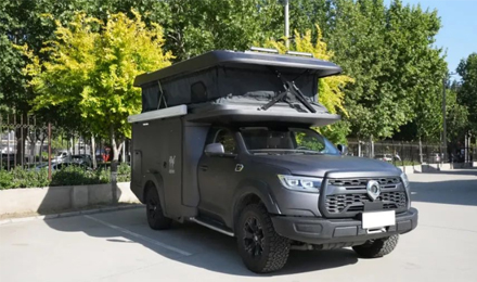 2.0T+四驅(qū)，高僅2.2米，能入地庫(kù)，這款硬核升頂房車你愛(ài)了嗎？